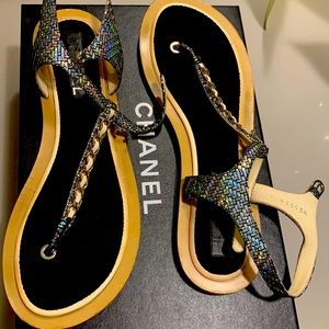 Chanel thong flat sandals. Metallic silver & ivory